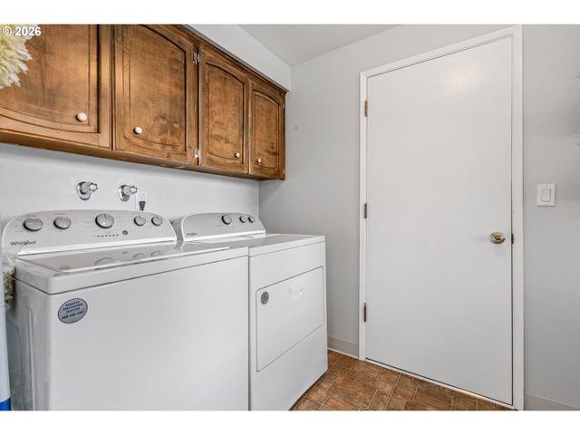 7150 Sw HYLAND WAY Ct, Beaverton, OR 97008