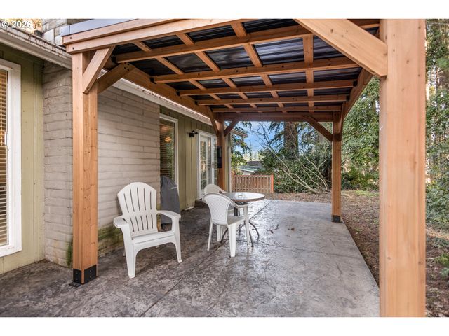 7150 Sw HYLAND WAY Ct, Beaverton, OR 97008