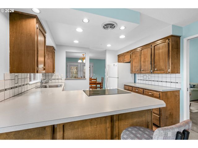 7150 Sw HYLAND WAY Ct, Beaverton, OR 97008