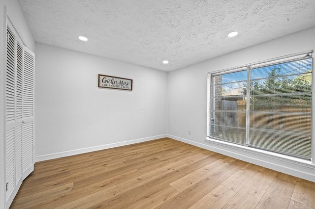 8726 Wilcrest Drive 8726, Houston, TX 77099