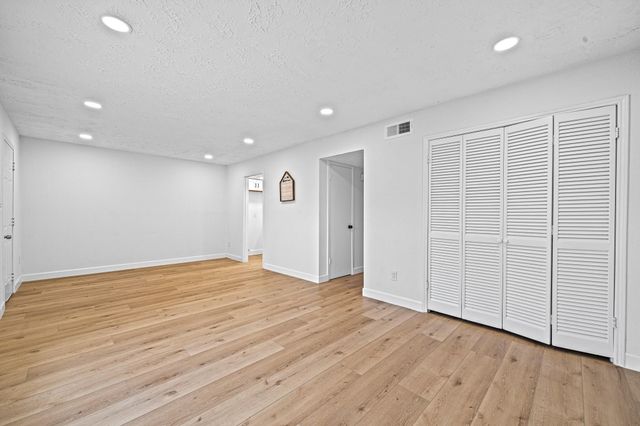 8726 Wilcrest Drive 8726, Houston, TX 77099