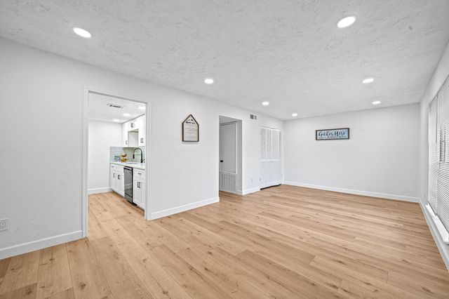 8726 Wilcrest Drive 8726, Houston, TX 77099