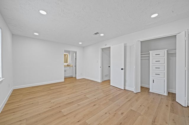 8726 Wilcrest Drive 8726, Houston, TX 77099