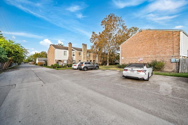 8726 Wilcrest Drive 8726, Houston, TX 77099