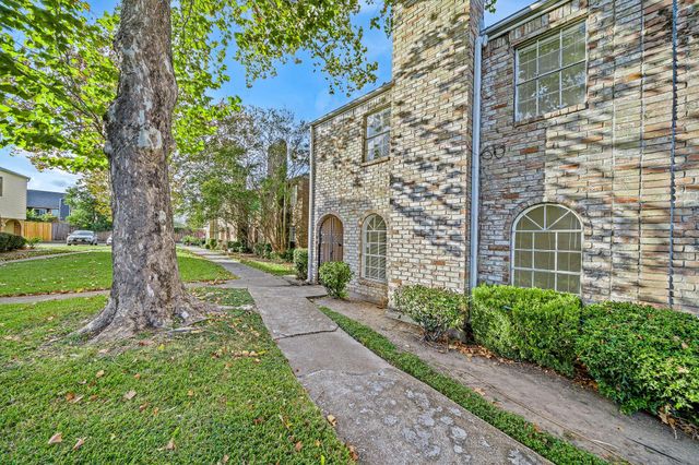 8726 Wilcrest Drive 8726, Houston, TX 77099
