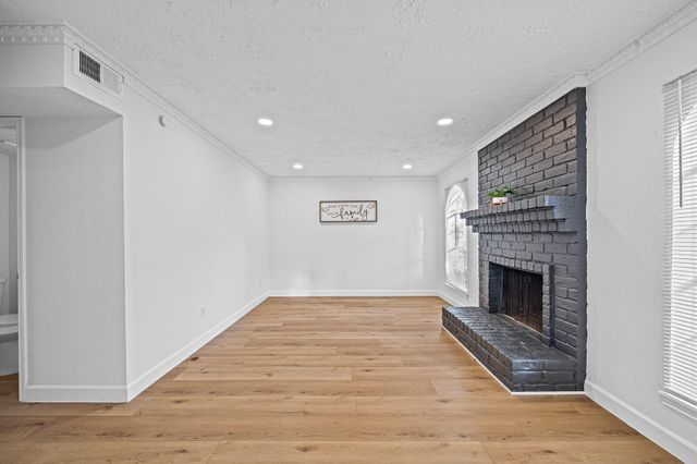 8726 Wilcrest Drive 8726, Houston, TX 77099