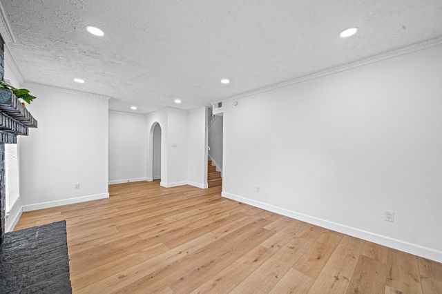 8726 Wilcrest Drive 8726, Houston, TX 77099