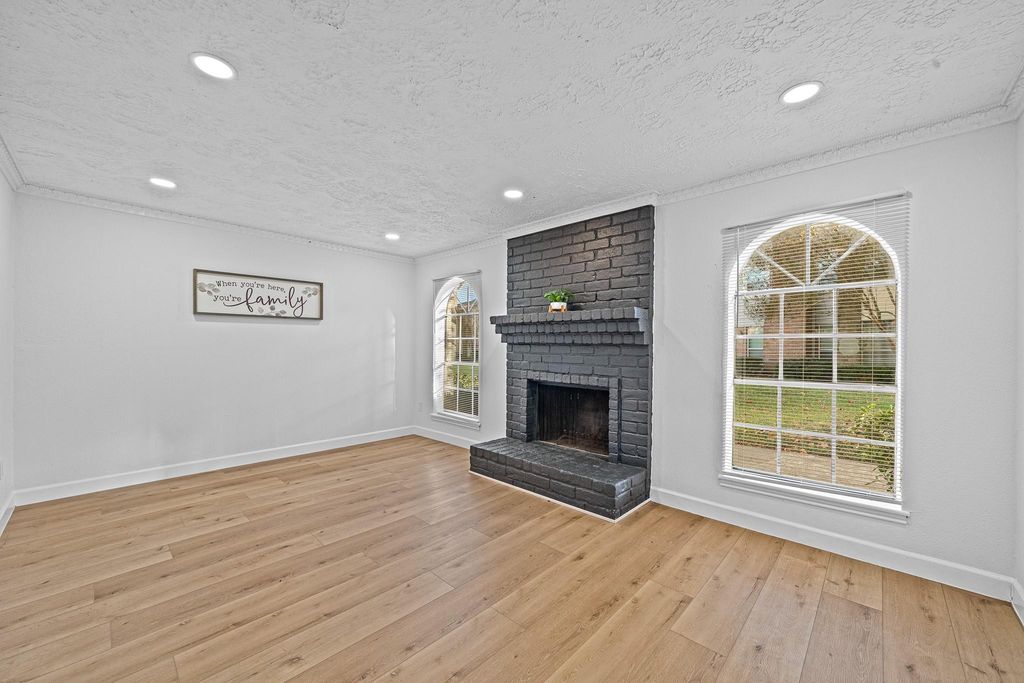 8726 Wilcrest Drive 8726, Houston, TX 77099