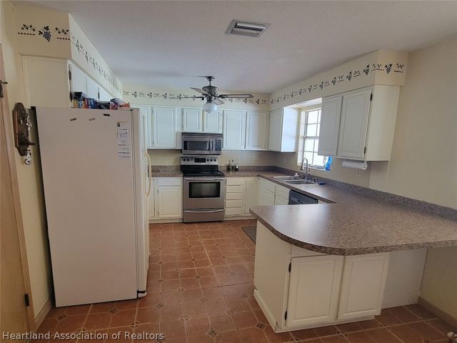 415 E Elm Street, Avon Park, FL 33825