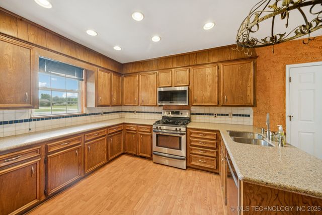 12036 S 278th East Avenue, Coweta, OK 74429