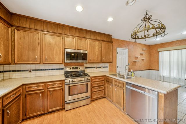 12036 S 278th East Avenue, Coweta, OK 74429