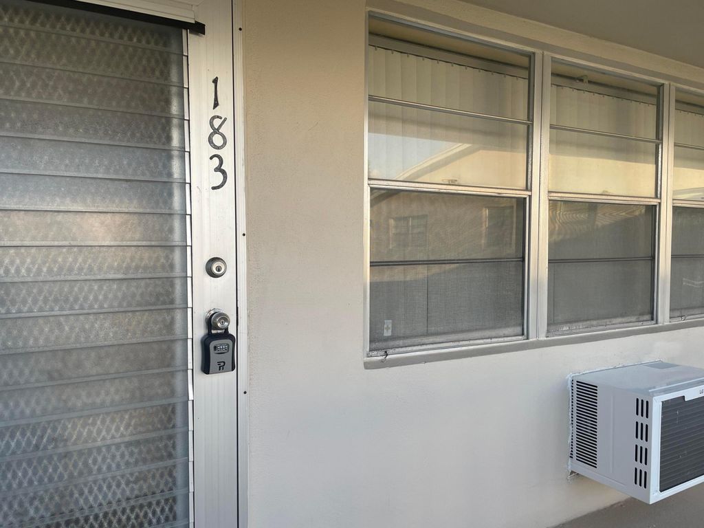 183 Dorchester H, West Palm Beach, FL 33417