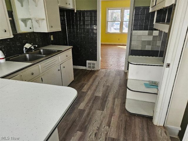 1681 Girard Street, Akron, OH 44301