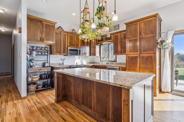 330 S Mill Street, Wadena, IA 52169