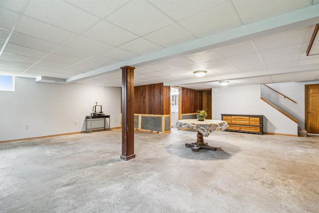 330 S Mill Street, Wadena, IA 52169