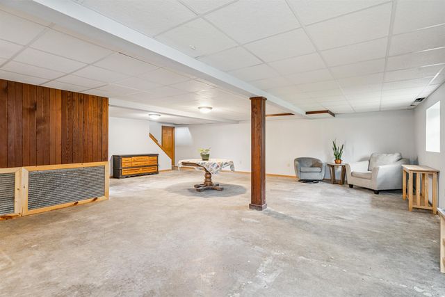 330 S Mill Street, Wadena, IA 52169