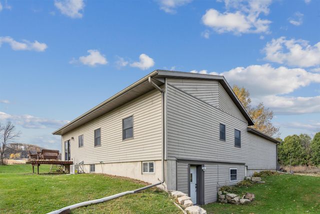 330 S Mill Street, Wadena, IA 52169