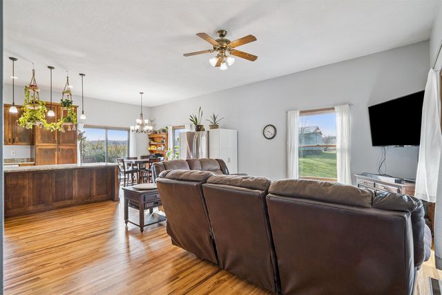 330 S Mill Street, Wadena, IA 52169