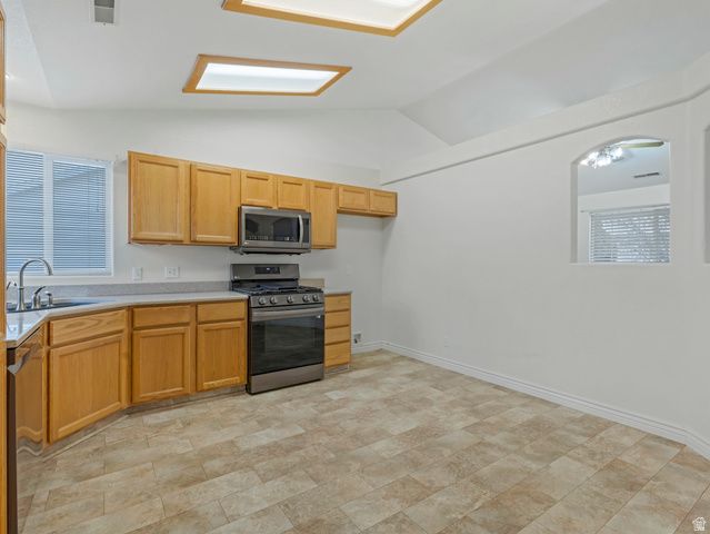5444 S 4050 W, Roy, UT 84067