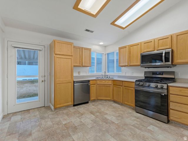 5444 S 4050 W, Roy, UT 84067