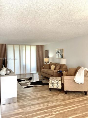 9423 S Hollybrook Lake Drive 106, Pembroke Pines, FL 33025