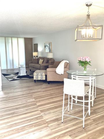 9423 S Hollybrook Lake Drive 106, Pembroke Pines, FL 33025