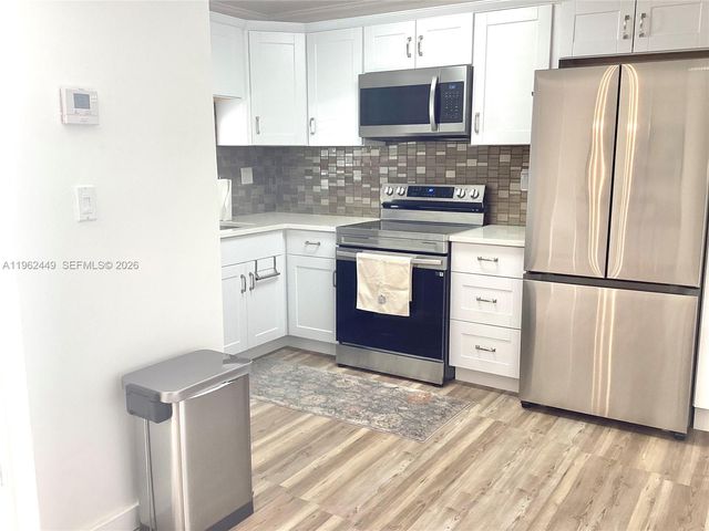 9423 S Hollybrook Lake Drive 106, Pembroke Pines, FL 33025