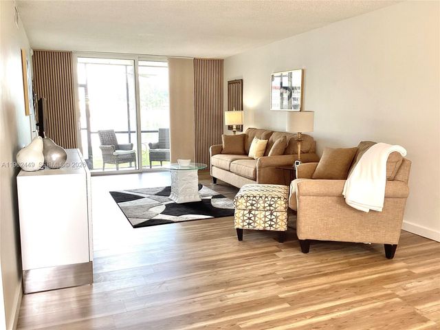 9423 S Hollybrook Lake Drive 106, Pembroke Pines, FL 33025