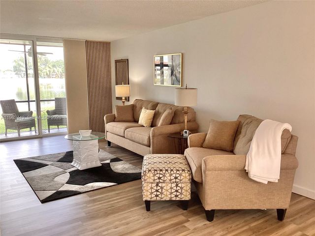 9423 S Hollybrook Lake Drive 106, Pembroke Pines, FL 33025