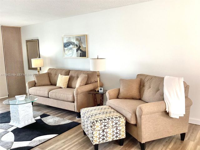 9423 S Hollybrook Lake Drive 106, Pembroke Pines, FL 33025