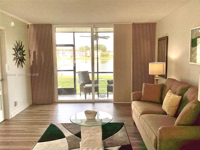 9423 S Hollybrook Lake Drive 106, Pembroke Pines, FL 33025