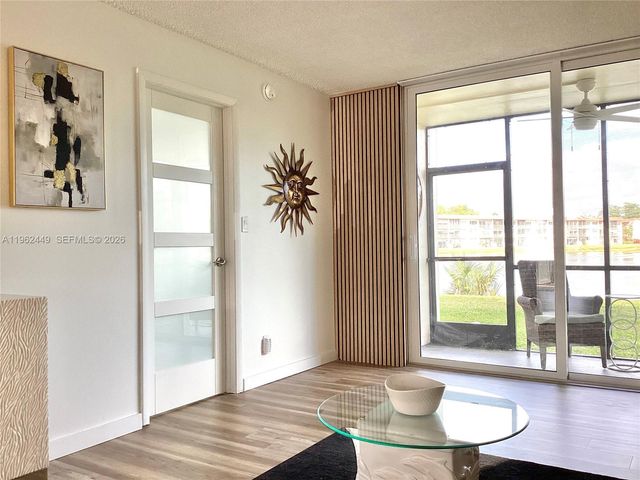 9423 S Hollybrook Lake Drive 106, Pembroke Pines, FL 33025