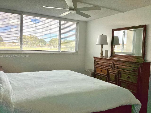 9423 S Hollybrook Lake Drive 106, Pembroke Pines, FL 33025
