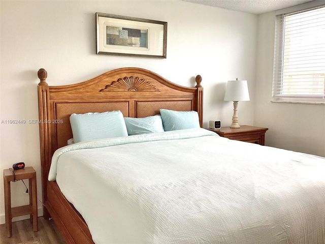 9423 S Hollybrook Lake Drive 106, Pembroke Pines, FL 33025