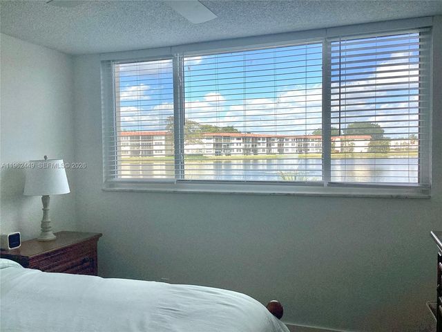 9423 S Hollybrook Lake Drive 106, Pembroke Pines, FL 33025