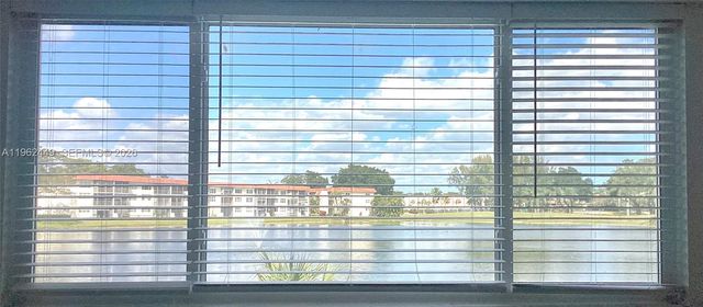9423 S Hollybrook Lake Drive 106, Pembroke Pines, FL 33025