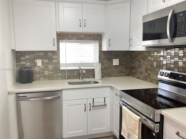 9423 S Hollybrook Lake Drive 106, Pembroke Pines, FL 33025