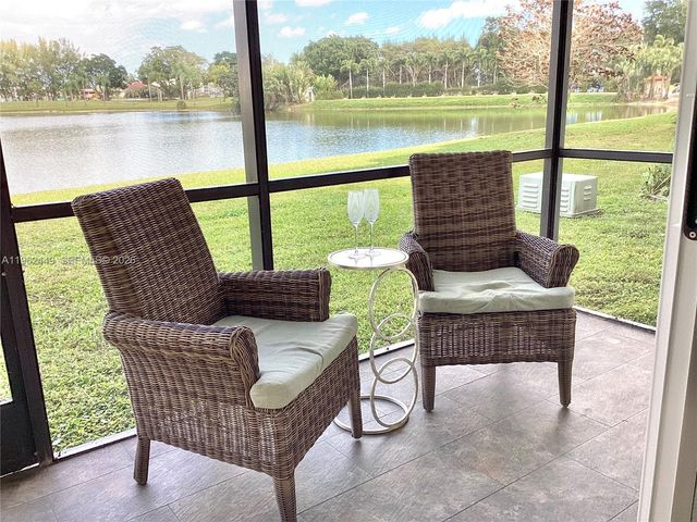 9423 S Hollybrook Lake Drive 106, Pembroke Pines, FL 33025