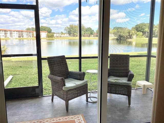 9423 S Hollybrook Lake Drive 106, Pembroke Pines, FL 33025