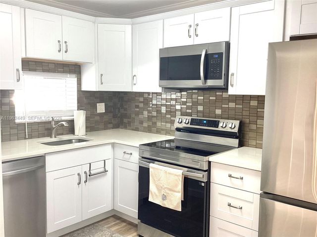 9423 S Hollybrook Lake Drive 106, Pembroke Pines, FL 33025