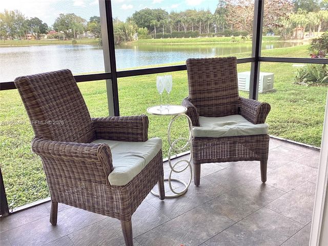 9423 S Hollybrook Lake Drive 106, Pembroke Pines, FL 33025
