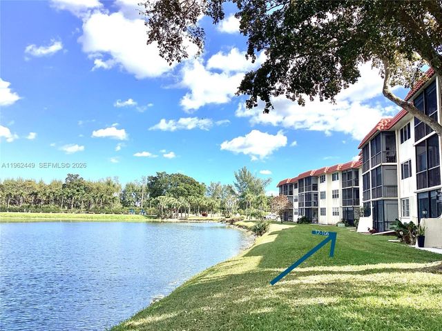 9423 S Hollybrook Lake Drive 106, Pembroke Pines, FL 33025