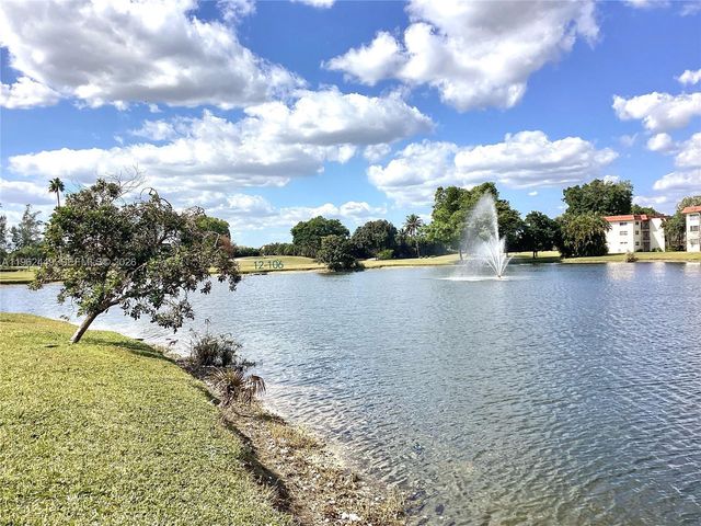 9423 S Hollybrook Lake Drive 106, Pembroke Pines, FL 33025