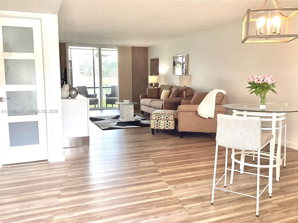 9423 S Hollybrook Lake Drive 106, Pembroke Pines, FL 33025