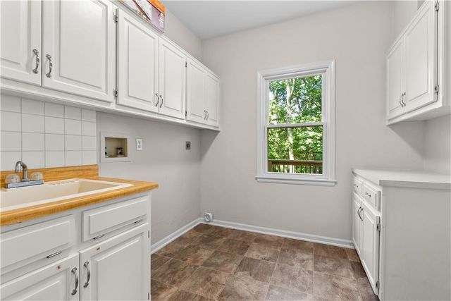 504 NW 47th Street, Gladstone, MO 64116