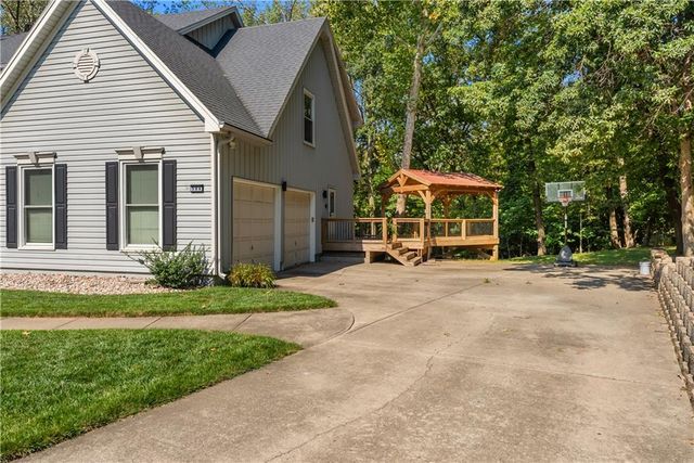 504 NW 47th Street, Gladstone, MO 64116