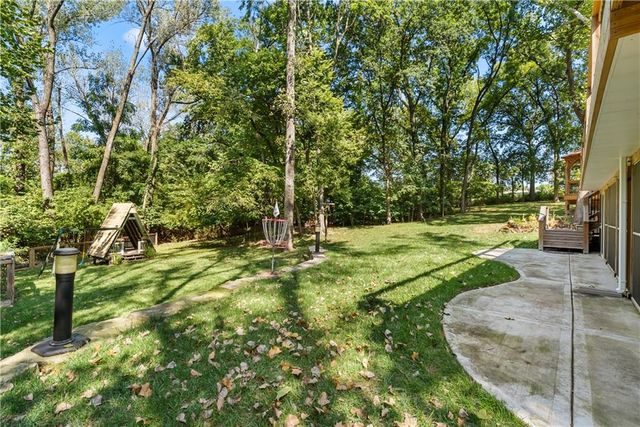 504 NW 47th Street, Gladstone, MO 64116
