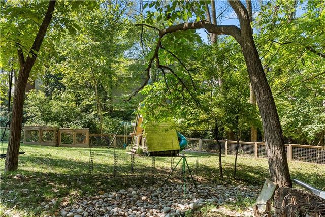 504 NW 47th Street, Gladstone, MO 64116