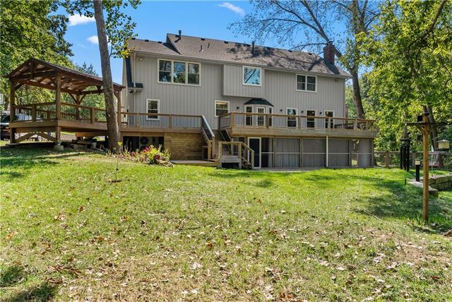 504 NW 47th Street, Gladstone, MO 64116