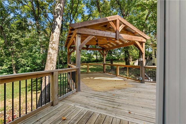 504 NW 47th Street, Gladstone, MO 64116